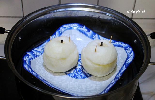 冷天，咳嗽嗓子不舒服，教你做冰糖梨、銀耳羹，清肺潤嗓 熱愛美食 第5张