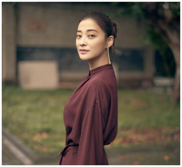 梅婷、周海媚、袁詠儀，美得各有所長，歲月從不敗美人 娛樂八卦吃瓜 第5张