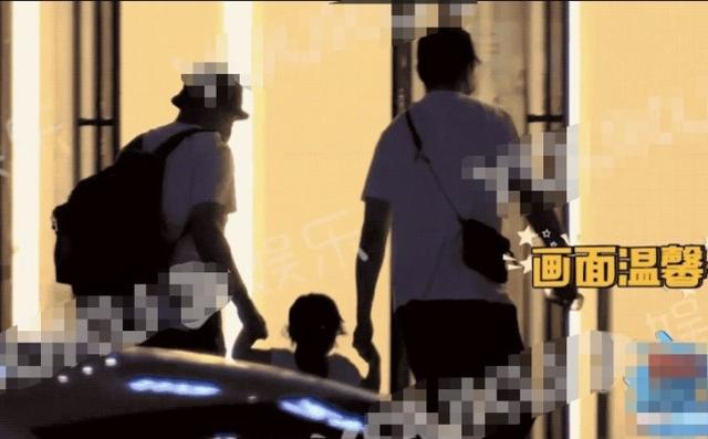 高雲翔被媒體偶遇，和董璇輪流照顧女兒小酒窩，兩人卻始終沒碰面 娛樂八卦吃瓜 第3张