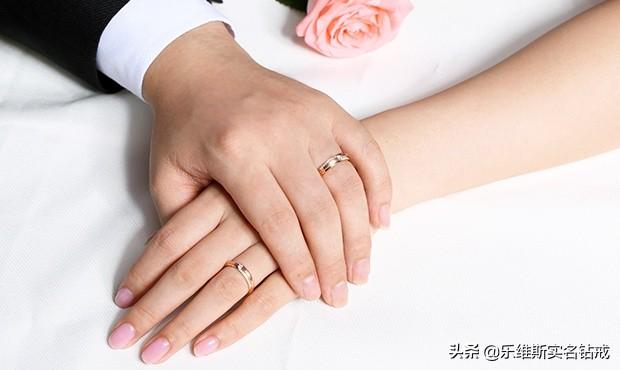 情人节送男友什么礼物给男友送一枚男士戒指，让99情人节、国庆节更有意义