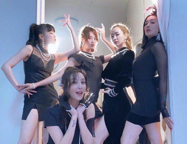黃齡曬姐姐們美照，50歲鍾麗緹身材曲線太誘人，鄭希怡依然霸氣 娛樂八卦吃瓜 第1张