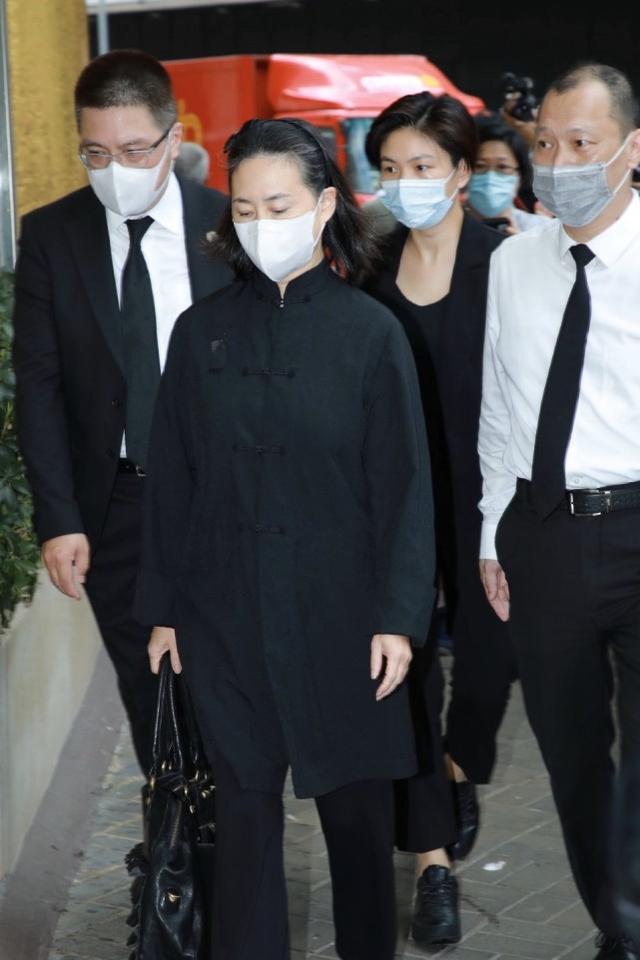 賭王子女和太太們陸續現身，何超蓮首次帶男友竇驍露面，好事將近 娛樂八卦吃瓜 第3张