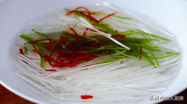 這是清蒸多寶魚的做法，一定要開水上鍋蒸，蒸魚的時候不要抹鹽 熱愛美食 第5张