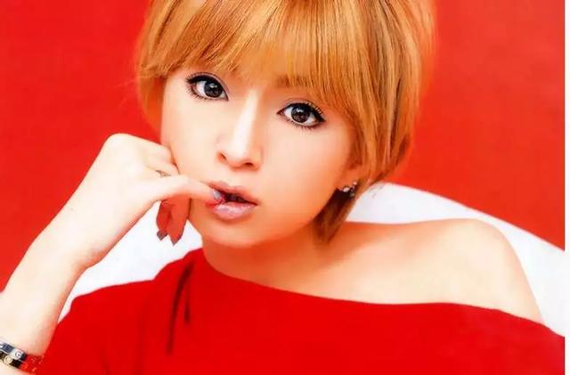Ayumi Hamasaki: Two marriages failed, left ear deafness, career low