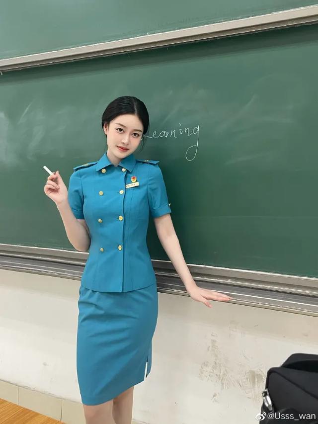 171cm准空姐身材照曝光，包臀裙下的身材太惹眼，網友：不敢看 街拍正妹 第1张