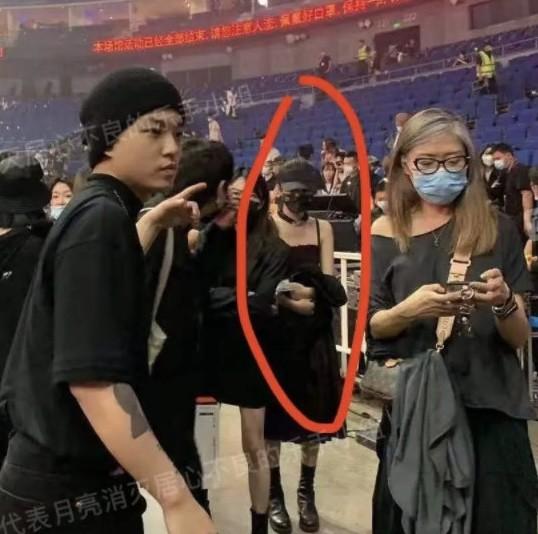 《小歡喜》英子被曝戀愛，和樂隊男友多次約會，網友：配一臉 娛樂八卦吃瓜 第2张