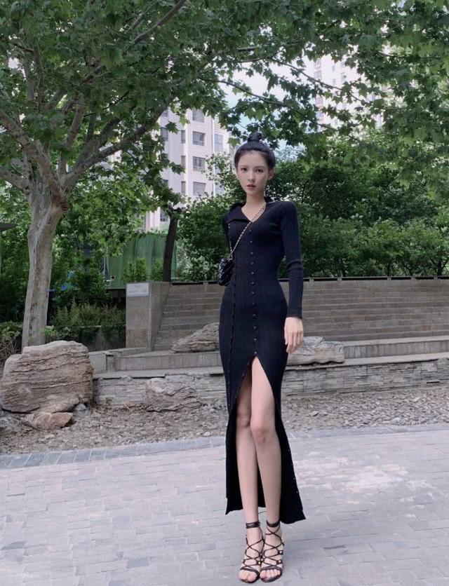 王思聰前女友張予曦太瘦！穿碎花連體褲配紅鞋紅發帶，時髦又復古 娛樂八卦吃瓜 第6张