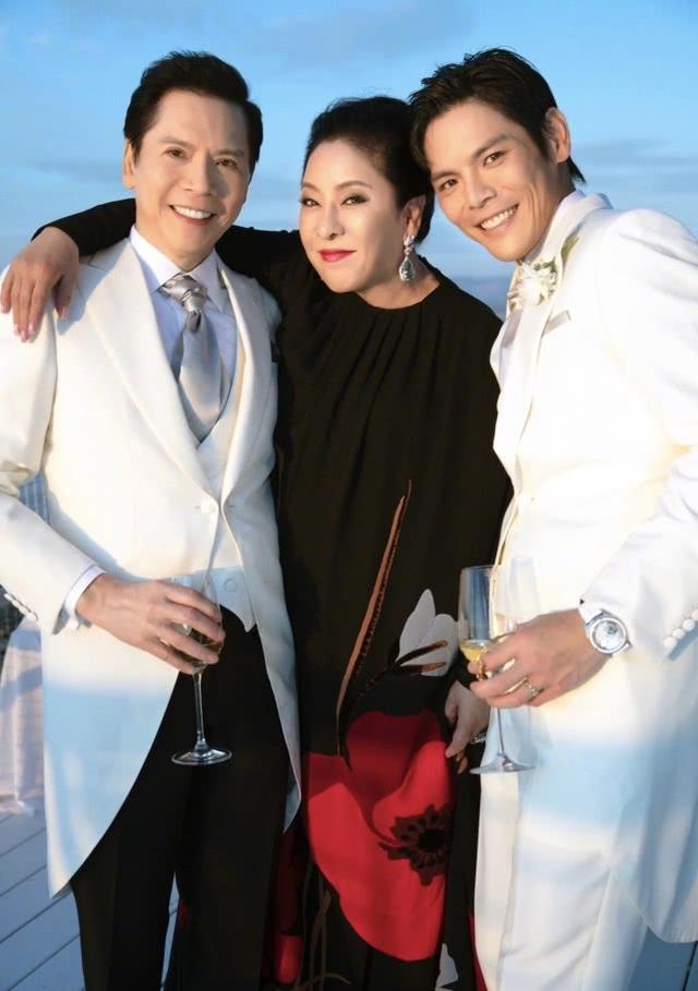 向太陳嵐放飛自我！曬自拍惡搞照，留爆炸卷發大眼睛像「外星人」 娛樂八卦吃瓜 第6张