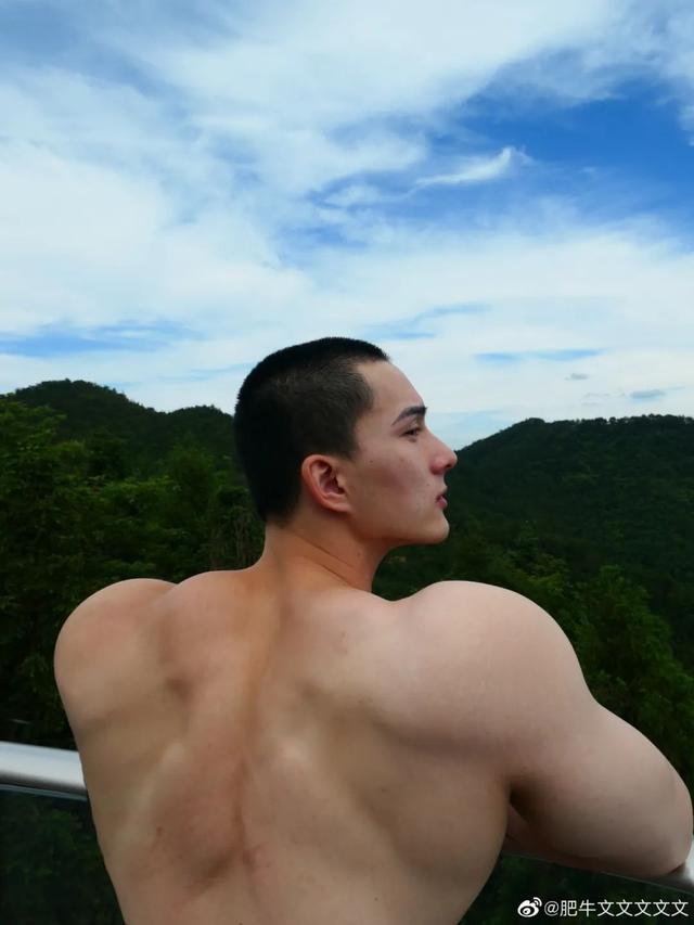 20歲上海肌肉小哥cos游戲武尊，看到身材，網友大呼：讓人想破戒 健身減肥達人 第24张