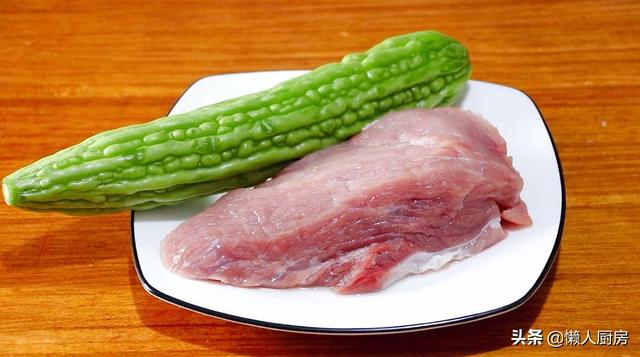 苦瓜炒肉絲，教你一招，肉絲又嫩又滑，一點都不柴 熱愛美食 第1张