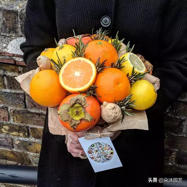 水果花束包装教程图解 礼物包装纸方法图解