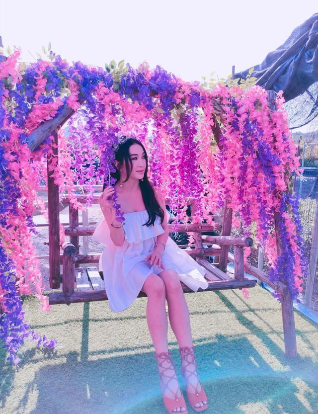 54歲溫碧霞「駐顏有術」，腰身纖細皮膚細膩，網友：像個小姑娘 街拍正妹 第5张