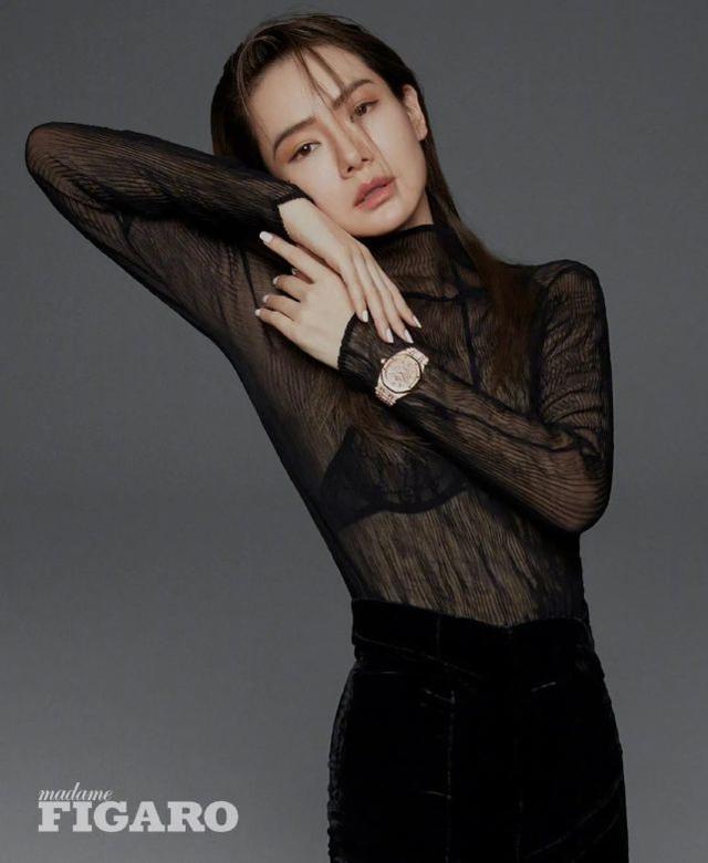 戚薇封面照出爐，復古爆炸頭酷勁十足，是「禿頭女孩」羨慕的發量 娛樂八卦吃瓜 第6张