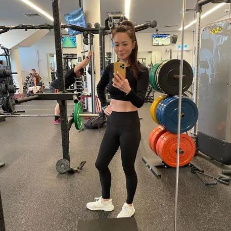 看完「最美殷素素」的近照，網友驚呼：確定沒吃防腐劑嗎 街拍正妹 第13张