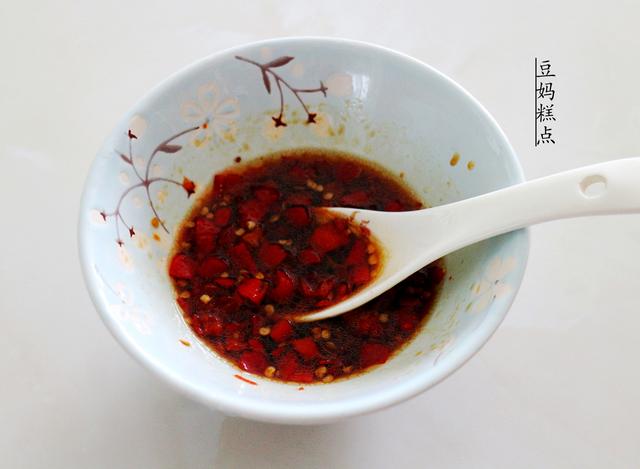 天熱，學會懶人版剁椒魚的做法，蒸10分鍾上桌，冷了都下飯 熱愛美食 第5张