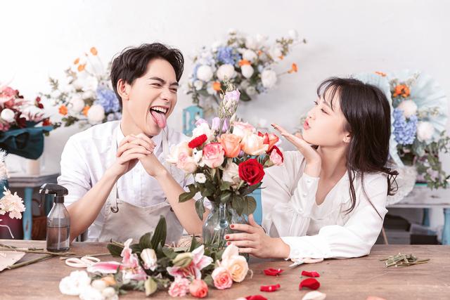 想“搞定”一个女人，主动送她3样东西就够了 七夕送什么礼物给女朋友