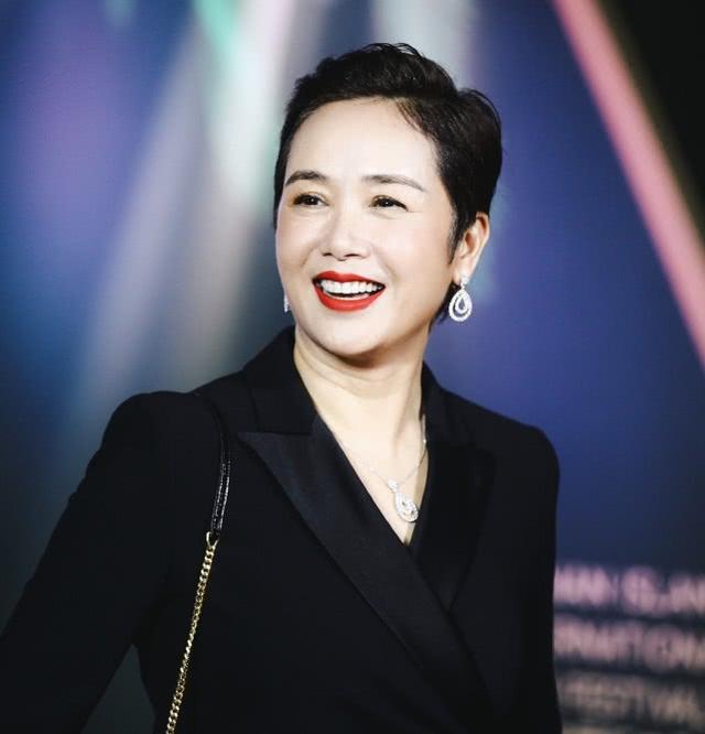 蔣雯麗馬思純齊現身！兩人同框對比五官相似，小姨蔣雯麗更顯大氣 娛樂八卦吃瓜 第7张