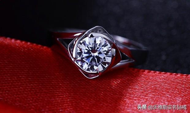 七夕情人节想要给对方惊喜，送女朋友钻戒怎么样？ 七夕送女朋友礼物排行榜