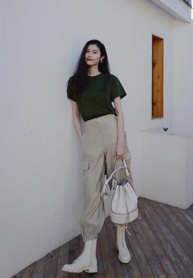 何穗微博曬美照，身穿一襲白裙秀婀娜身姿，氣質優雅盡顯獨特魅力 娛樂八卦吃瓜 第7张