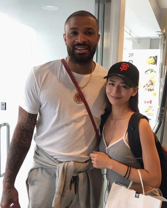 她是NBA「最火辣」女記者，身材高挑，氣質還符合亞洲人審美 街拍正妹 第13张