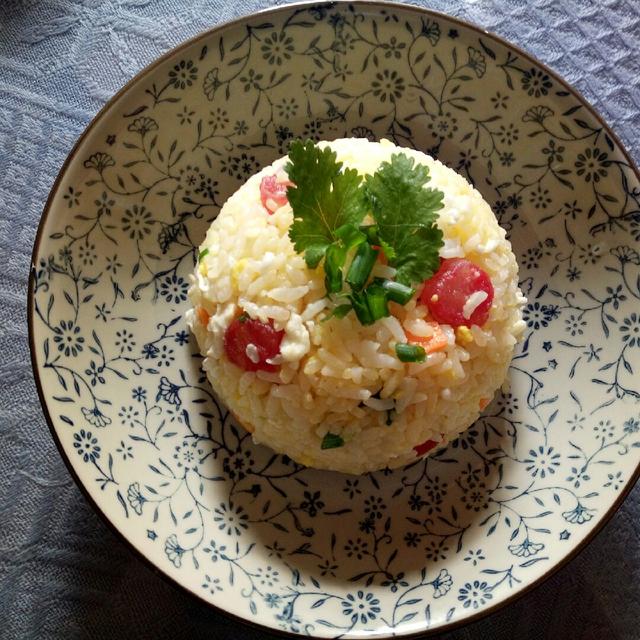 香肠炒饭怎么做，香肠炒饭怎样做（零失败快手又简单的腊肠炒饭）