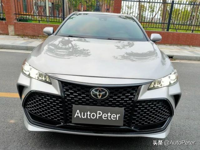 最新旗舰车型，多视角解读“帅气”的亚洲龙