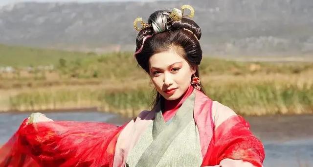 不爽？泼他呀 情人节送女朋友什么礼物比较有意义