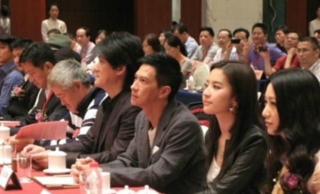 劉亦菲白冰早期合影曝光，兩人均顏值巔峰，網友：劉亦菲略勝一籌 娛樂八卦吃瓜 第2张