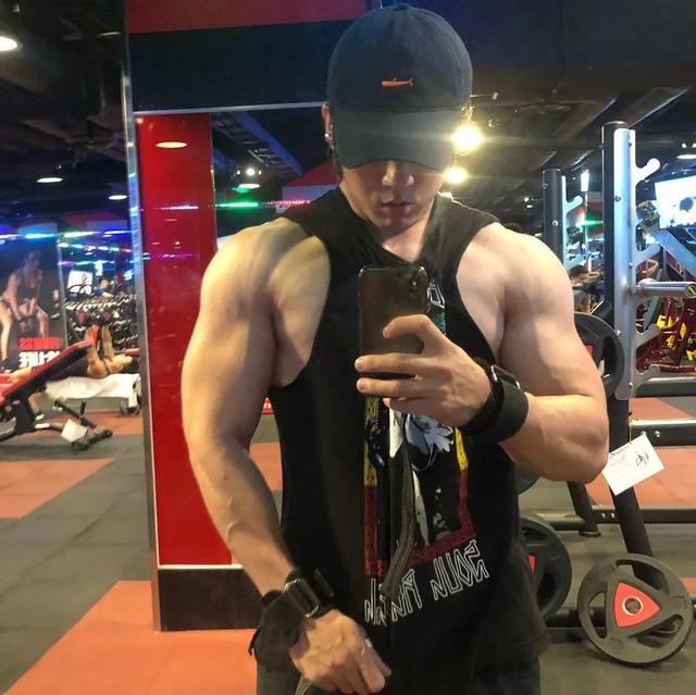 39歲張傑參加健美比賽，體脂低至8%，這肌肉是認真的嗎？ 健身減肥達人 第6张