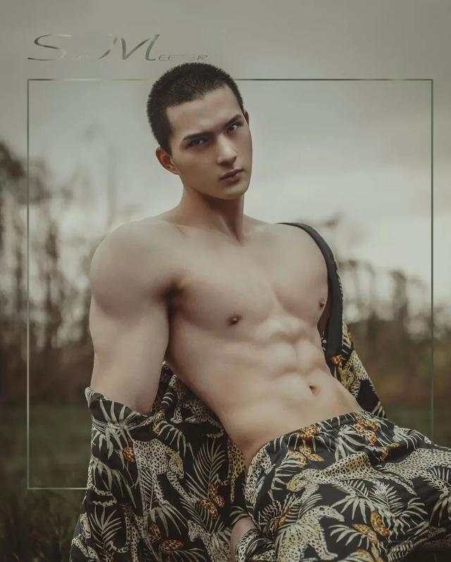 20歲上海肌肉小哥cos游戲武尊，看到身材，網友大呼：讓人想破戒 健身減肥達人 第2张