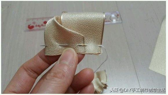 一根丝带蝴蝶结系法,怎么用丝带做蝴蝶结