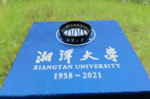 毕业全班买什么纪念品,实用又有意义的纪念品