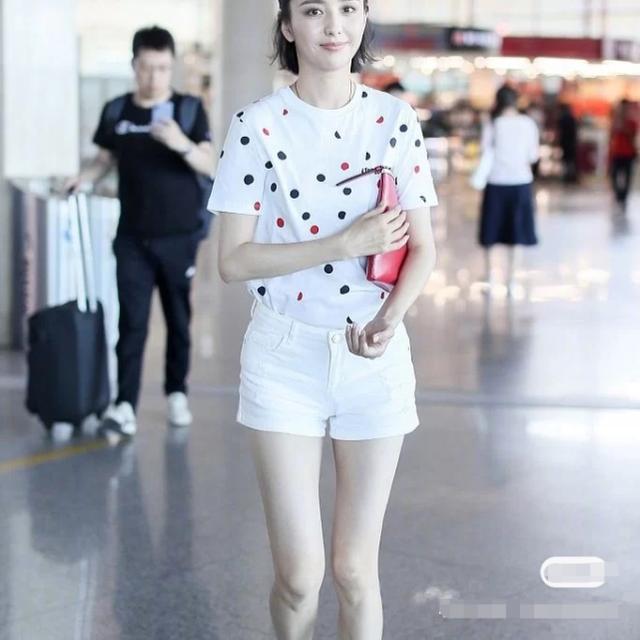 佟麗婭一襲白色禮裙亮相！跳起舞來優雅有魅力，充滿異域風情 娛樂八卦吃瓜 第9张