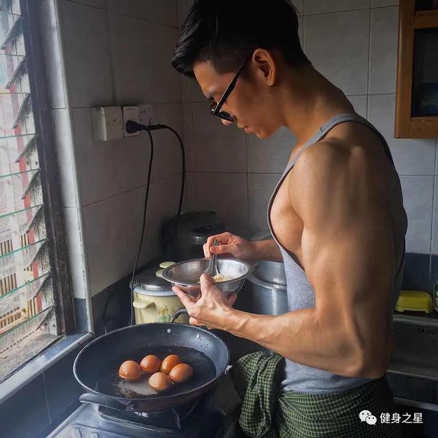 他是肌肉小狼狗，曾入選「環球先生」，這身材是什麼水平？ 健身減肥達人 第14张