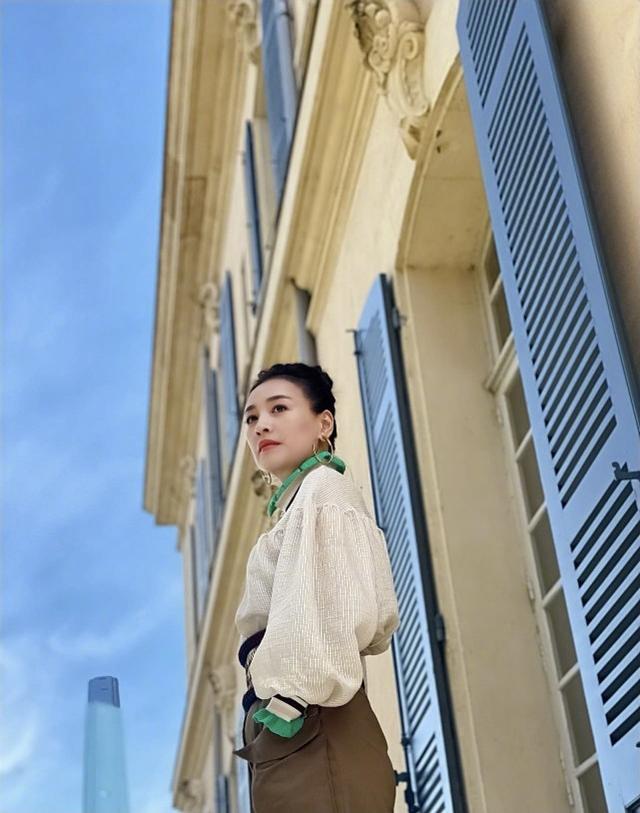 張庭曬全家福為丈夫慶生，大10歲丈夫和她同框像爺孫，真凍齡女神 娛樂八卦吃瓜 第9张