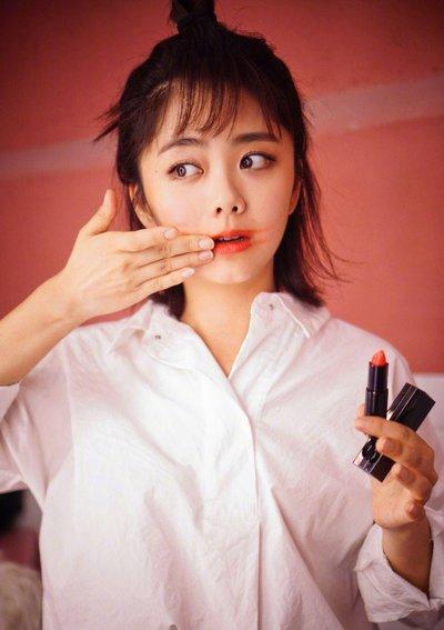 没送礼物女朋友生气了怎么哄,女人生气买什么礼物