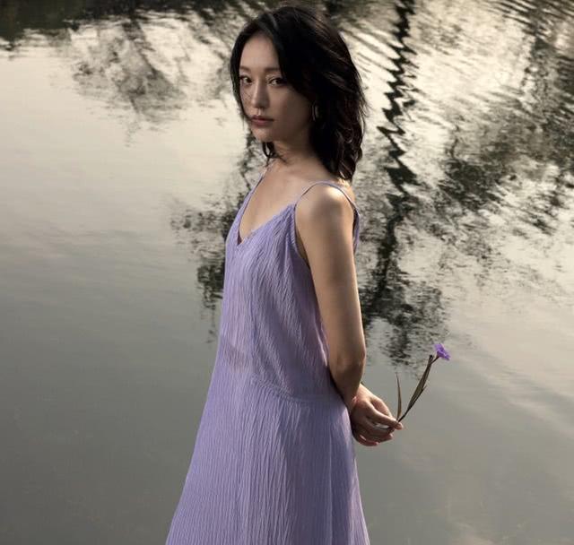 周迅被曝離婚後首露面，心情大好絲毫未受影響，穿連衣裙大秀美腿 娛樂八卦吃瓜 第8张