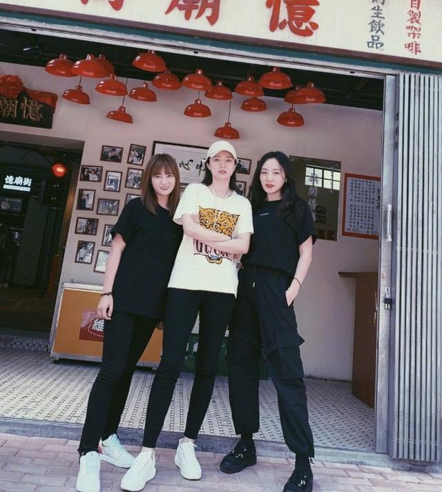 董璇曬美照，稱自己不愛作妖但會作妖，素顏拍全身照真沒明星包袱 娛樂八卦吃瓜 第8张