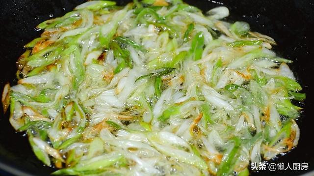 豆腐這樣做，沒有肉卻吃出肉味，燉一鍋真饞人 熱愛美食 第8张