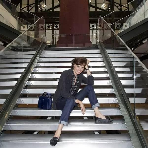 被譽為「巴黎最完美的女人」的她，就算59，舉手投足間盡顯優雅 街拍正妹 第9张