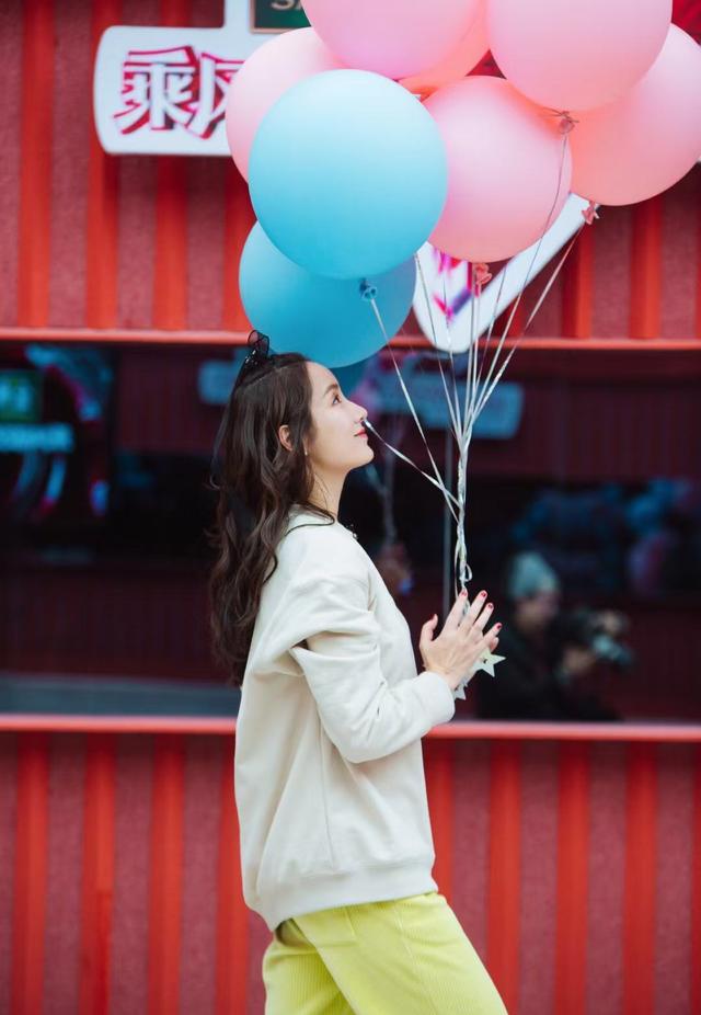 呂一真是美死了！35歲卻擁有20歲時的好身材，氣質出塵迷死人 街拍正妹 第2张