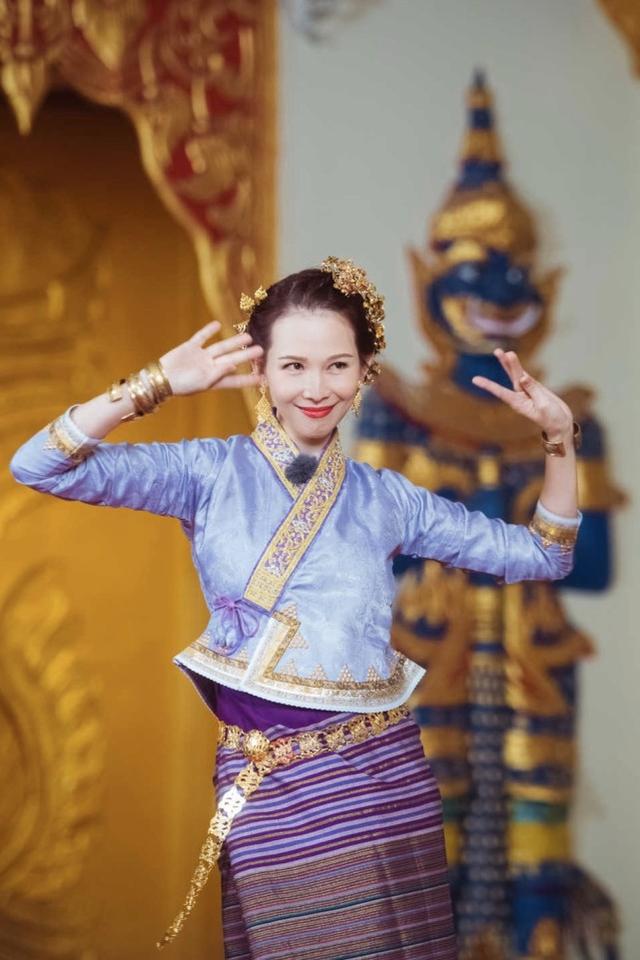 《妻子們的浪漫旅行》路透照，穿傳統服飾秀高顏值，蔡少芬太年輕 娛樂八卦吃瓜 第3张