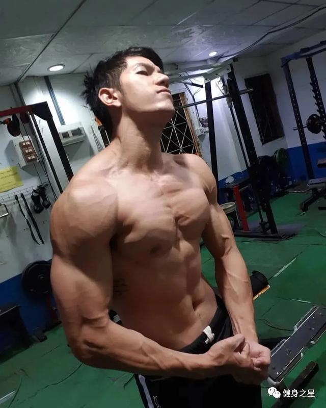 29歲台灣模特，身高85公斤，腹肌嘎嘣脆，這身材誰能頂得住 健身減肥達人 第2张