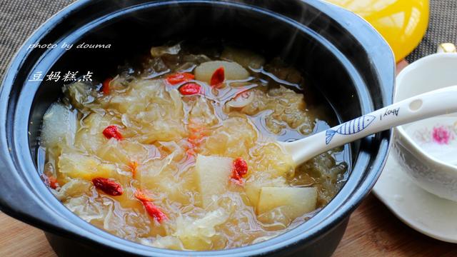冷天，咳嗽嗓子不舒服，教你做冰糖梨、銀耳羹，清肺潤嗓 熱愛美食 第13张