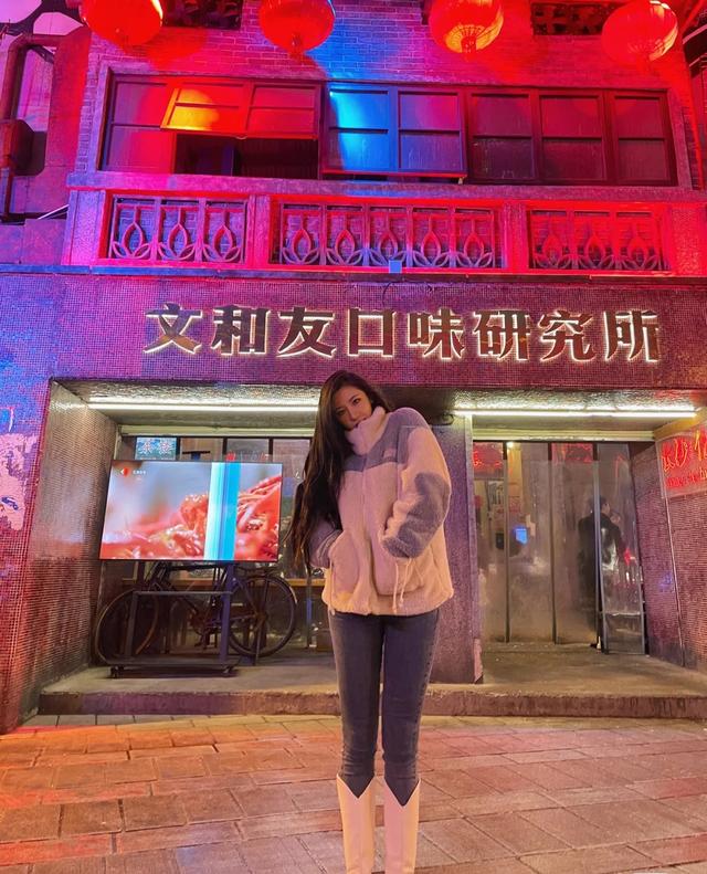 她體重高達150斤，身材卻緊致迷人，完美的腰臀比胖得很驚艷 街拍正妹 第6张