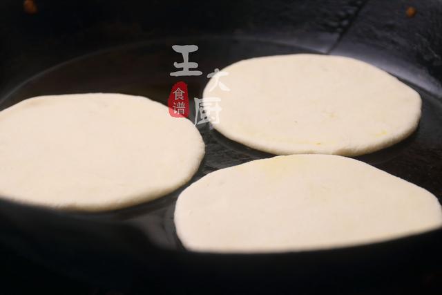 怎么做糖烙饼又软又好吃，糖饼烙出来又软又好吃