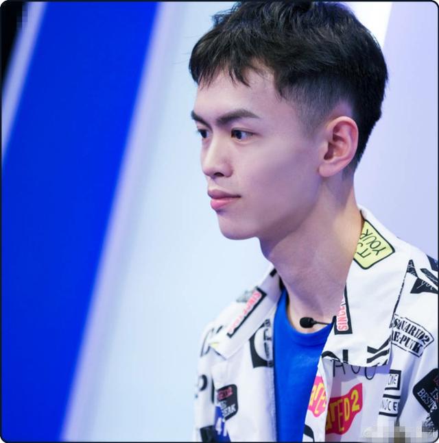 和平精英卡盟和平精英：皇冠局第十次40杀吃鸡！包子的这项记录无人能及