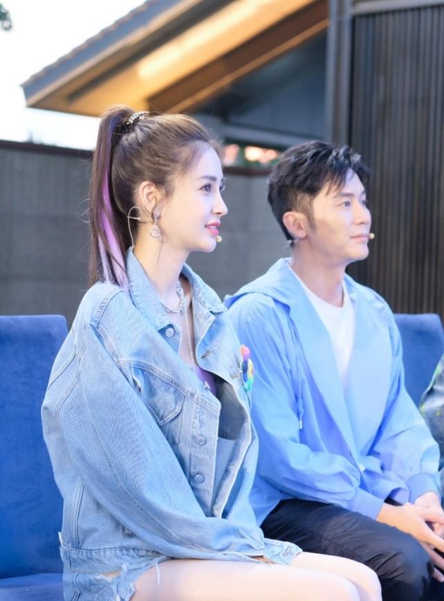楊穎《奔跑吧》發布會造型釋出，穿牛仔套裝梳高馬尾，少女感十足 娛樂八卦吃瓜 第4张