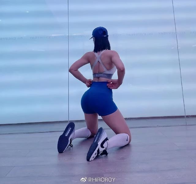 武漢26歲美女主播，常年健身練出好身材，網友直呼看了不想換台 街拍正妹 第6张
