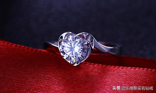 七夕情人节想要给对方惊喜，送女朋友钻戒怎么样？ 七夕送女朋友礼物排行榜